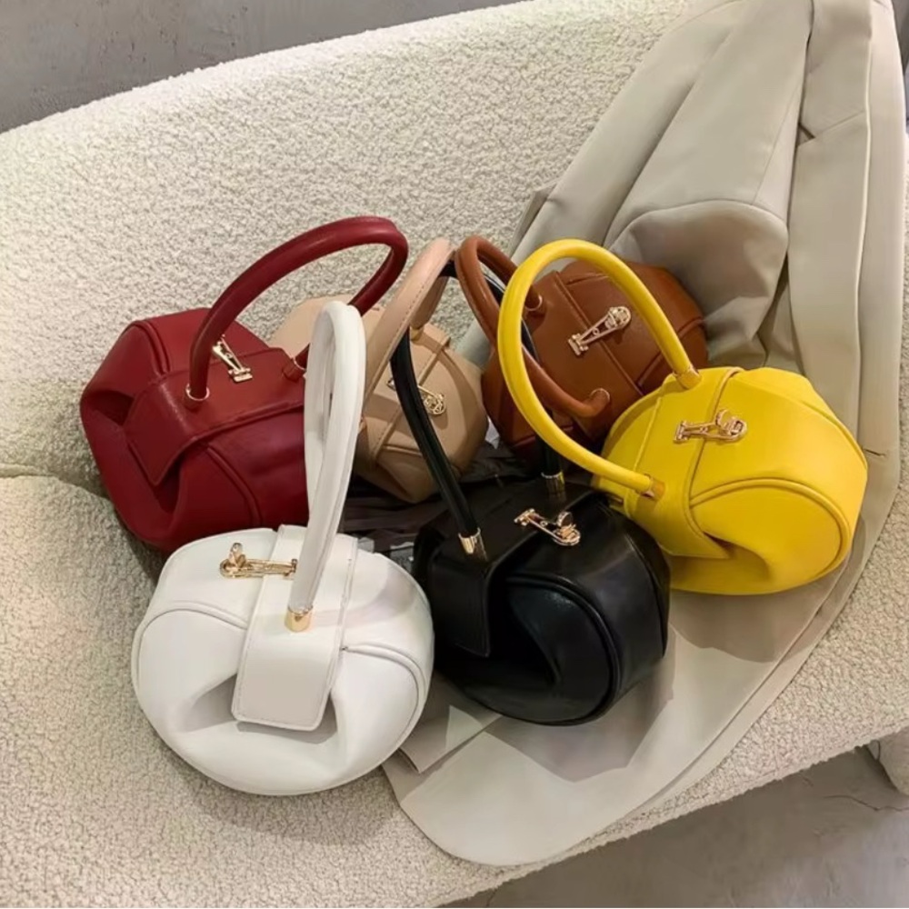 Chic Red Handbag - Picture 3 of 3